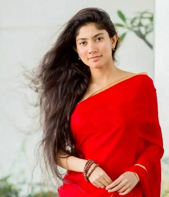 INDIAN BEAUTIFUL GIRL SAI PALLAVI IN TRANSPARENT RED SAREE 1